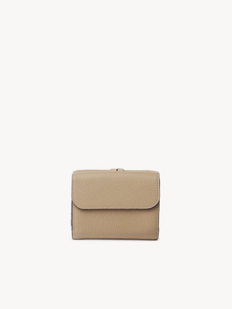 Chloe Alphabet Small Tri-fold Lille Pung Brune | CHE-SR14294